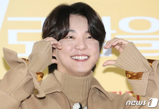 배우 윤신윤이 2일 서울 광진구 롯데시네마 건대입구에서 열린 영화 '우리 사랑이 향기로 남을 때'(감독 임성용) 언론시사회에서 포즈를 취하고 있다. '우리 사랑이 향기로 남을 때'는 일도 연애도 마음 같지 않은 창수(윤시윤 분)와 모든 걸 가졌지만 연애는 쉽지 않은 아라(설인아 분), 두 사람의 앞에 사랑에 빠지게 만드는 향수가 등장하며 펼쳐지는 마법 같은 로맨스 작품이다. 2023.2.2/뉴스1 ⓒ News1 권현진 기자