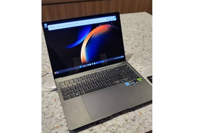 갤럭시 북3 울트라 그라파이트 모델.ⓒ삼성전자