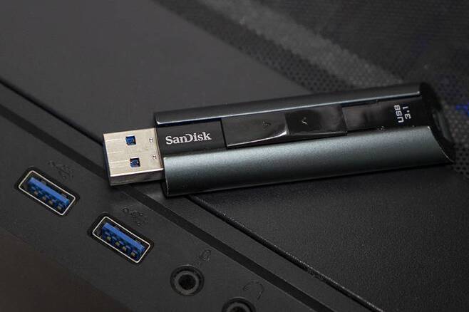 하드웨어 안전하게 제거는 USB 저장 장치를 제거할 때 사용하는 기능입니다. 출처=IT동아