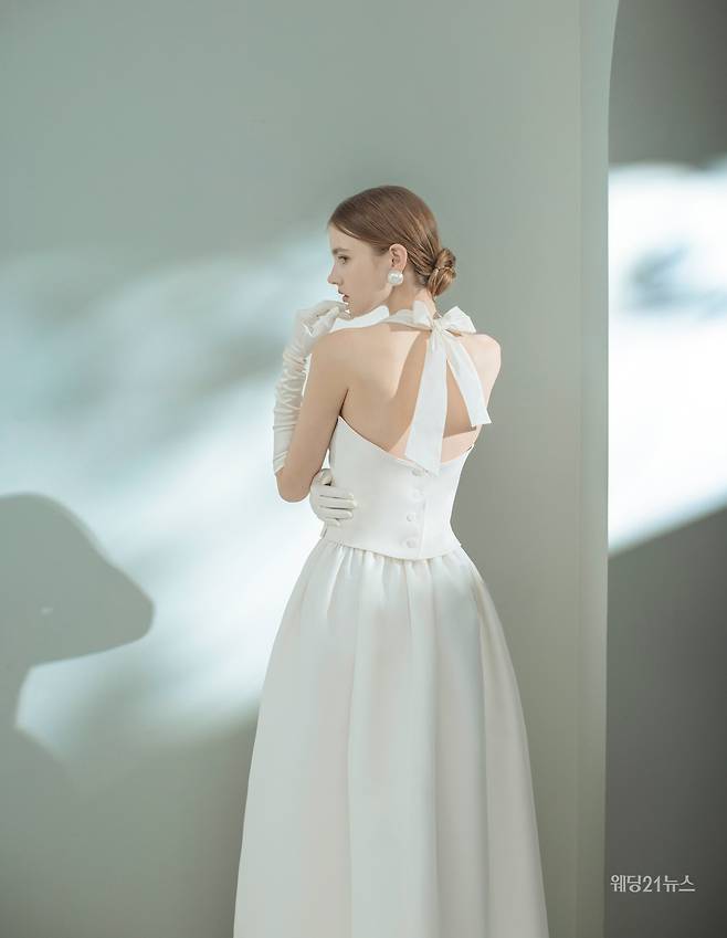 사진 : 웨딩드레스 라메르코코 서울본점, 수원점, 천안/아산점, 광주점, 부산점, 대구점, 울산점, 대전점, 청주점, 인천송도점, 원주점, 부천점, 동탄점, 안산점, 김해점, 김포점, 창원점, 일산점, 연길점, 포토그래퍼 최두식(메리드 스튜디오), 헤어 & 메이크업 조보민, 모델 베타