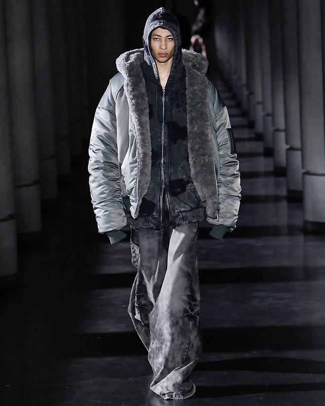 사진 : 삼성물산 패션부문의 글로벌 브랜드 준지(JUUN.J), '23년 가을겨울 시즌 컬렉션