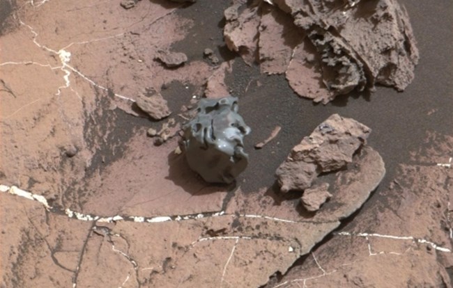 지난 2016년 큐리오시티가 발견한 운석의 모습. NASA