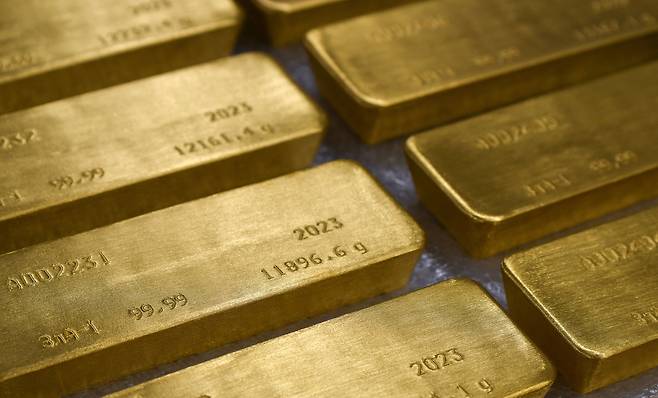 국제 금 선물가격은 지난해 10월부터 올해 1월까지 약 19% 상승하면서 온스당 1940달러를 넘어섰다. / 연합뉴스