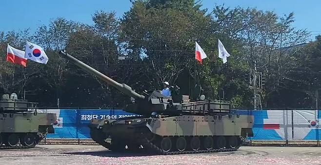 지난해 10월 19일 경상남도 창원시에 위치한 현대로템 창원공장에서 열린 K2 전차 출고 기념 행사 현장. 폴란드에 수출될 K2 전차들이 나열돼 있다./정재훤 기자