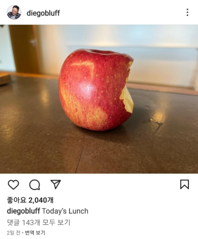 정태영 현대카드 부회장이 자신의 인스타그램에 올린 사과 사진. 애플페이 국내 서비스 개시를 암시하고 있다. IS포토