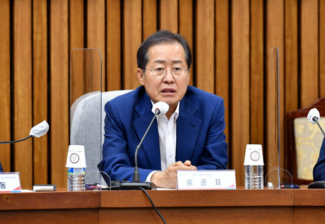 홍준표 대구시장이 지난해 7월 국회에서 열린 ‘국민의힘-대구 경북 예산정책협의회’에 참석해 발언을 하고 있다. 공동취재사진