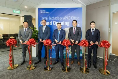Guests at the ribbon-cutting ceremony: Taimei Technology APAC BD head Sam Xu (first from left), National Healthcare Group (NHG) deputy CEO professor Benjamin Seet (second from left), Taimei Technology chairman and CEO Lu Zhao (middle), CSI Medical Research CEO Nelson Wong (second from right) and Taimei Technology vice president, general manager of clinical research business unit and APAC head Nate Zhang (first from right)