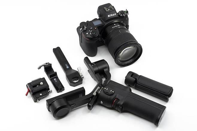 각 부품을 분해하면 손바닥만 한 파우치에도 수납할 수 있을 정도로 작아진다. 출처=IT동아