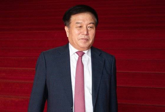 이진복 대통령실 정무수석이 8일 서울 여의도 국회를 찾아 접견실로 향하고 있다. 뉴스1