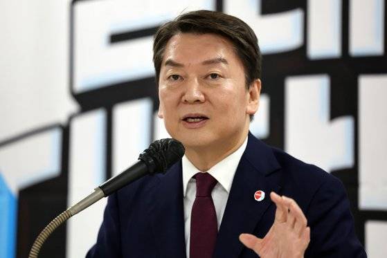 국민의힘 안철수 당 대표 후보가 9일 청주시 흥덕구 국민의힘 충북도당 강당에서 열린 당원 간담회에서 발언하고 있다. 연합뉴스