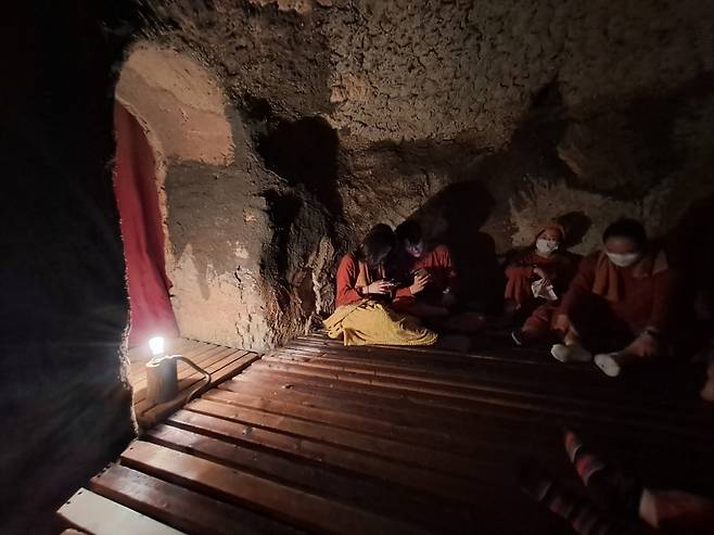 Visitors enjoy the heat inside a gama room at the Jangheung Charcoal Kiln in Jangheung, Gyeonggi Province, Monday. (Lee Si-jin/The Korea Herald)