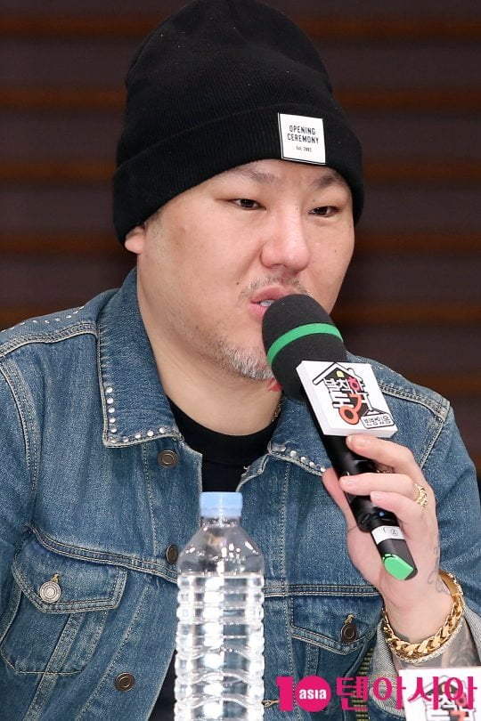 Group Brave Girls contract with the agency expires this month. Less than a month later, there is no news of the contract renewal. Rollin is a popular Brave Girls.The hearts of the fans are burning.On the 14th, Brave Entertainment said, We are talking a lot with the Brave Girls members (about the renewal).However, he said, I can not give a clear answer (about the contract renewal).Brave Girls is the seventh anniversary of their debut this year. Usually, idol groups sign a seven-year exclusive contract with their agency. Brave Girls and their agency Brave Entertainment,Fans want to keep the group. Group and agency are not as positive as they are.Brave Girls is a new group that debuted in 2016 as a member of the second group. It is not a group that has been noticed since its debut. Actually, before the Rollin backstroke, I thought about disbanding the group.Brave Girls has released songs such as Summer Queen aimed at the summer and Thank you for the fans, based on the production of the brave brother of the agency representative.In particular, Yu-Jeong appeared in many entertainment programs and showed star casting.Brave Entertainments sales also jumped.According to the Financial Supervisory Service, Brave Entertainment recorded sales of 17.841 billion won last year, up 1975.4% year-on-year.Operating profit was 7,281 million won, a remarkable figure considering that the previous years operating loss was 1,914 million won.However, there has been no news of the Brave Girls re-signing, with criticism directed at the company, including the group, in addition to re-signing issues.Recently, Brave Girls solo concert was misplaced. This concert was a group activity for about a year and a half. Brave Girls stopped music activities after Mnet Queendom 2.This is because the solo concert in December of the same year was also not held in the aftermath of COVID-19.At a time when the spread of COVID-19 was on the decline, the failure of the solo concert to be held this month drew anger from fans. In fact, the groups fandom staged a protest denying the agencys judgment. Despite the growing voices of fans, the agency is closing its mouth.When active activity was needed, there was no music movement for more than a year, and the news of the concert miscarriage created negative public opinion.With the contract set to expire in February, rumors of the groups disbandment are rising. The agency will not be able to easily talk about the sensitive progress of the contract renewal. Brave Girls, who wrote the reverse driving myth. The only result of the love fans gave is active activities.