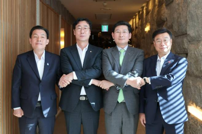 지난해 12월 경기도 수원·용인·화성·성남시가 시장들의 오찬 회동을 통해 서울 지하철 3호선 연장에 공동협력하기로 약속했다. 왼쪽부터 이재준 수원시장, 정명근 화성시장, 이상일 용인시장, 신상진 성남시장. 화성시청 제공