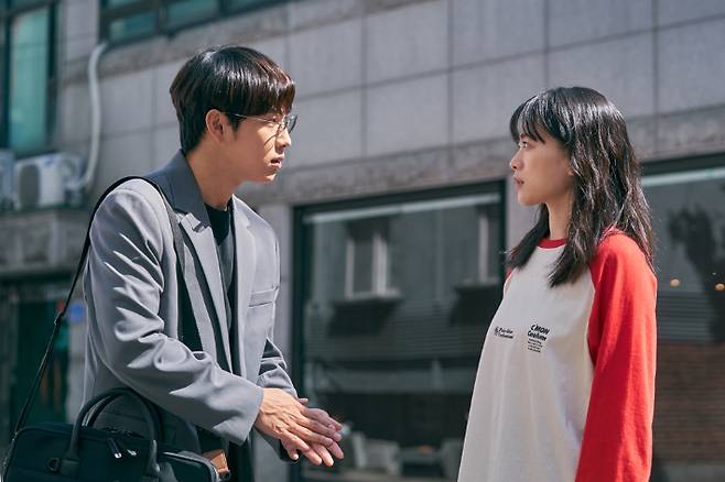 넷플릭스 영화 '스마트폰을 떨어뜨렸을 뿐인데' 스틸컷. 넷플릭스 제공