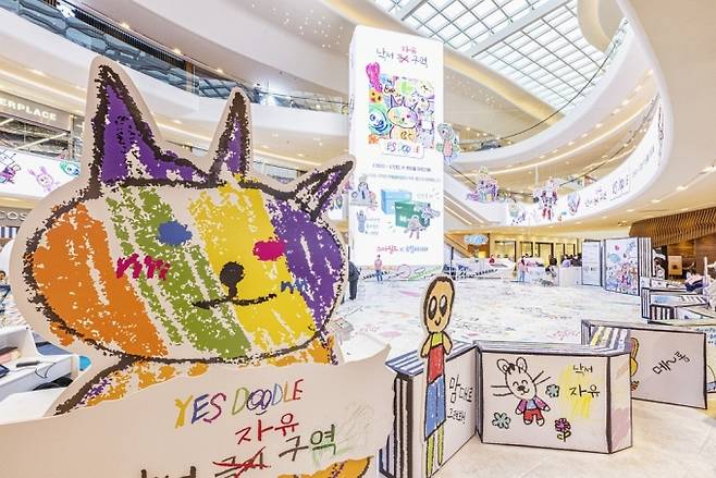 스타필드 고양 센트럴 아트리움에서 진행 중인 ‘예스 두들’ 행사장 전경/사진제공=스타필드