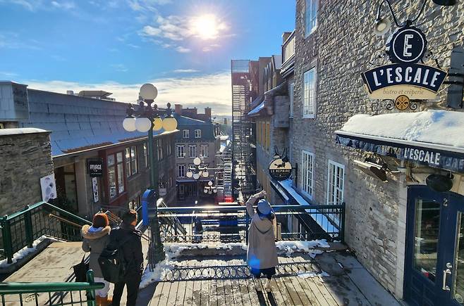 목 부러지는 계단