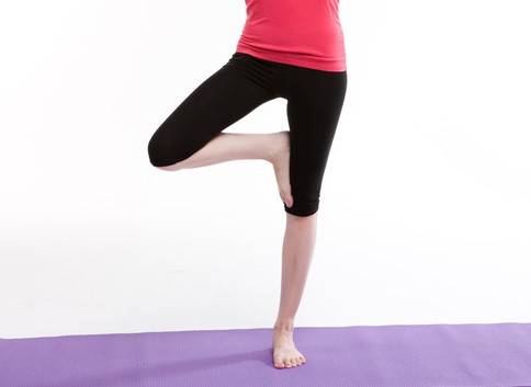 한 발로 서서 20초 이상 버티기 어렵다면 무증상 뇌졸중 등 뇌질환이 있는 탓일 수 있다./사진=게티이미지뱅크