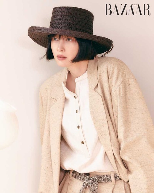 Actor Lee Na-young showed off a look that resembled spring sunshine.On the 24th, fashion magazine Harpers Bazaar unveiled a picture with Lee Na-young and a fashion brand.This picture shows Lee Na-young, who shines gracefully in bright spring sunshine.Lee Na-young is full of classic linen suits, lightweight knit coats, jogger pants, bucket hats, etc. Lee Na-youngs outstanding fashion sense boasts unmatched beauty.On the other hand, Lee Na-young confirmed his appearance on Wave New Drama Park Hae Kyung Travel.Lee Na-young, who returns in four years, is a cheerful wanderer who depicts an unexpected moment and a miraculous encounter as a Korean teacher, Park Hae-kyung, leaves for a day on Saturday when he wants to disappear one day.