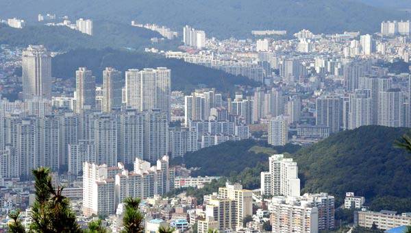 부산 연제구(아래쪽)와 동래구 지역 아파트 단지. 국제신문 DB