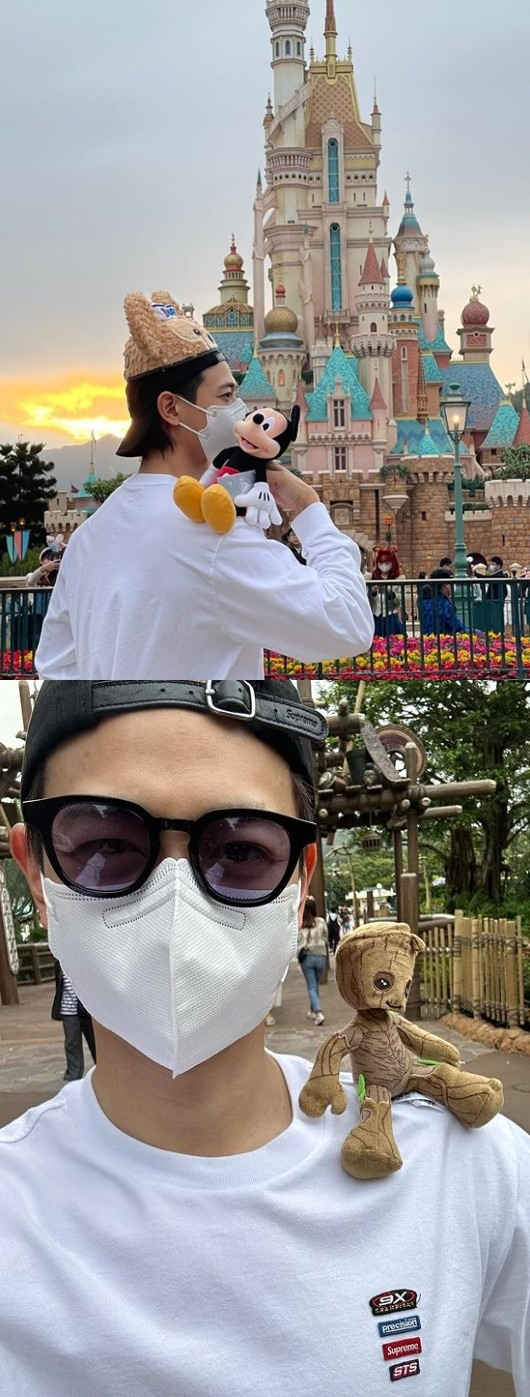 Choi Min-ho posted five photos on his instagram with the phrase Disneyland on the 28th.In another photo, Choi Min-ho, wearing a white tee, poses in front of Disneyland Castle wearing a characters hat.The netizens responded to Cute Brother, Hat is so cute and Choi Min-ho.On the other hand, Choi Min-ho appeared on Tvings original web entertainment Webtoon Singer released on the 17th.