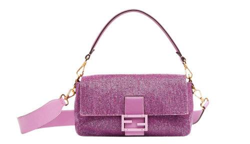 2만2000개의 비즈 장식이 반짝이는 바게트백. 778만 원 펜디.