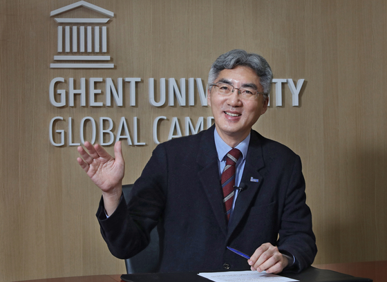 Han Tae-jun, president of Ghent University Global Campus, speaks with the Korea JoongAng Daily on campus in Incheon on Friday. [PARK SANG-MOON]