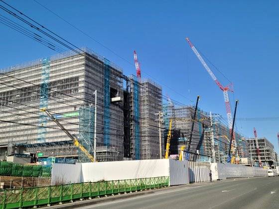 일본 구마모토현 기쿠요정에 세워지는 TSMC 공장 건설 현장. 전체 공장부지는 도쿄돔의 약 4.5배 규모다. 이영희 특파원