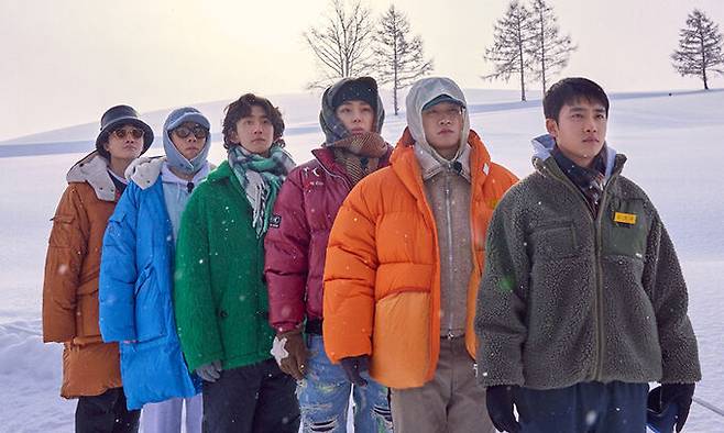 일상으로의 회복이 가속화되면서 방송가도 이에 맞춰 출연진들이 해외에서 생활하는 예능 프로그램을 속속 내놓고 있다. 사진은 SBS ‘수학 없는 수학여행’.