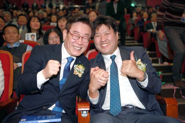 이재명 더불어민주당 대표(왼쪽)와 김용 전 민주연구원 부원장. 김용 블로그 캡처
