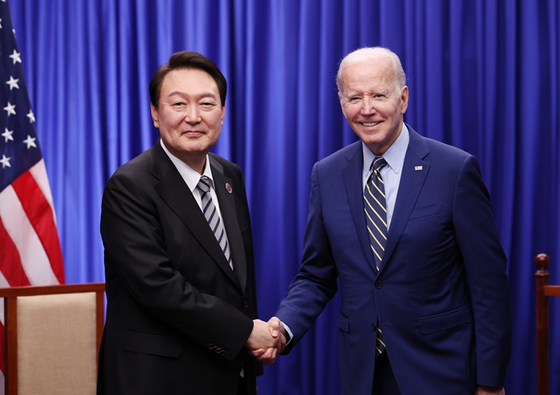 윤석열 대통령(왼쪽)과 조 바이든 미국 대통령. 〈사진=연합뉴스〉