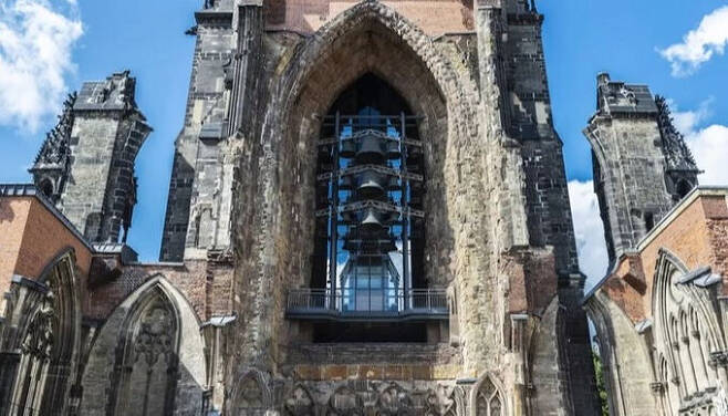 독일 함부르크에 있는 성 니콜라이 기념관. 원래 교회 건물이었으나 2차대전 때 연합군 폭격으로 크게 부서지고 잔해만 남아 현재는 박물관으로 쓰인다. 게티이미지 제공