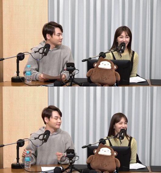 Trot singer Seojin bak showed off his colorful charm.Trot singer seojin bak and Korean classical musician ha yoon-ju appeared on SBS PowerFM  ⁇  Dush Escape TV Cultwo Show ⁇  (TV Cultwo Show) on the 14th.On this day, seojin bak said, It is hard to say that the fan is huge. He showed his love for fans because he had helpers.When the report came that it resembled The Magician Choi Hyun-woo, seojin bak sympathized and said, I am not The Magician after double eyelid surgery. I had surgery three times.I was surprised by the bomb Confessions, which I did again when I was released from the house.seojin bak released its new mini-album  ⁇ A Quiet Dream  ⁇  on March 3. The title song  ⁇  Jinaya  ⁇  is a song written and arranged by Na Hoon-a, a living legend of the music industry.Na Hoon-a, who rarely works outside of his own album, was curious about the release news because he expressed unusual affection for his junior artist.In addition, Seojin baks new album A Quiet Dream includes the title song A Quiet Dream of the same name, which expresses a fleeting life figuratively, I missed my precious relationship because of my pride and greed, And six songs that can fully feel the beautiful tone and energy of the seojin bak to the instrumental track of the whole song.seojin bak said, Na Hoon-a Sensei does not give me the lyrics. I thought it was the same name. It was really Na Hoon-a Sensei.Also, when asked if it was a song that Jinsung had already sung, he said, I know it is a remake, but it is a new song because you wrote me the melody again. He added, I will play with my voice without Janggu.Seojin bak, who is ahead of the concert, promotes that he will fill two and a half hours alone, sing, talk and perform a one-man show.Also, due to the nature of the trot singer, there are a lot of older fans, and he called himself  ⁇   ⁇   ⁇   ⁇  or  ⁇   ⁇   ⁇   ⁇   ⁇ .Seojin bak also said that he became famous after appearing in the human theater in the past, and confessed that he took a fishing boat with his father instead of his mother who was a cancer patient.Now her mothers health has recovered a lot, and seojin bak has delighted listeners by telling her that she bought a house and fishing boat for her parents.In addition, ha yoon-ju, an intangible cultural asset Korean classical musician, said that it is difficult to connect the list price with 0.5 or 1 person who has 100 Korean classical musicians after showing the list price.SBS PowerFM  ⁇  Escape from Dooshi TV Cultwo Show  ⁇