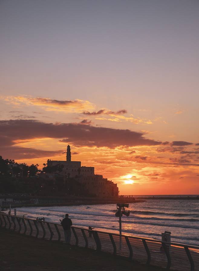이 일몰 풍경 덕분에 텔아비브 여행에 대한 기억이 오래 남는다