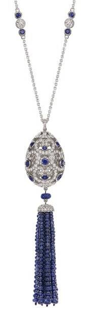 블루사파이어 233개와 다이아몬드 314개가 세팅된
‘임페리얼 에그 블루 사파이어 태슬 목걸이’