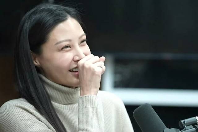 조국 전 법무부 장관의 장녀 조민씨가 6일 유튜브 방송 '김어준의 겸손은힘들다 뉴스공장'에 출연해 직접 얼굴을 드러내고 공개 인터뷰를 했다. /사진=유튜브 '김어준의 겸손은힘들다 뉴스공장', 뉴스1