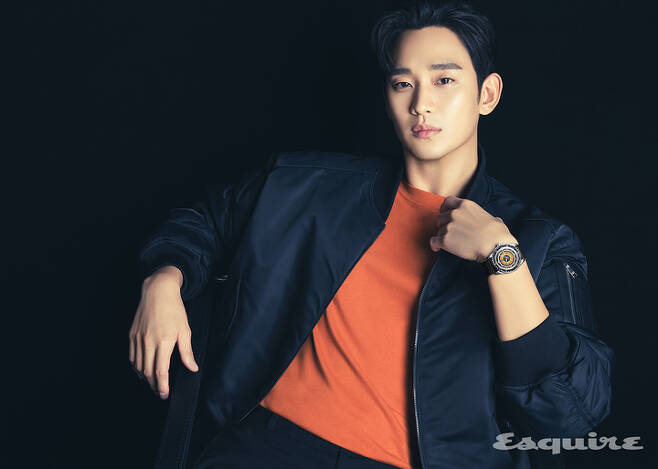 = Actor Kim Soo-hyun released the pictorial on Thursday.Kim Soo-hyun in the picture showed a clean white T-shirt and an intense orange T-shirt, and a dandy and gentle appearance wearing a yellow colored knit and leather jacket suitable for spring.Kim Soo-hyun will make a comeback this year with actress Kim Ji-won in the drama Queen of Tears (gaze)Kim Soo-hyun and Kim Ji-won will appear as a couple in the play and perform melodramas.