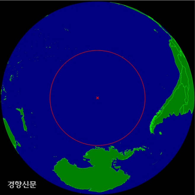 국제우주정거장(ISS)이 폐기될 남태평양의 ‘포인트 니모(X자 표시)’는 빨간색으로 표시된 원 안에 육지가 전혀 없는 망망대해에 자리잡고 있다. 가장 가까운 육지는 2688㎞ 떨어진 이스터섬이다. 한국해양과학기술원 제공