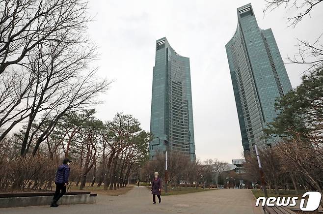 사진은 서울숲에서 바라본 갤러리아 포레 아파트. 2022.3.17/뉴스1 ⓒ News1 장수영 기자