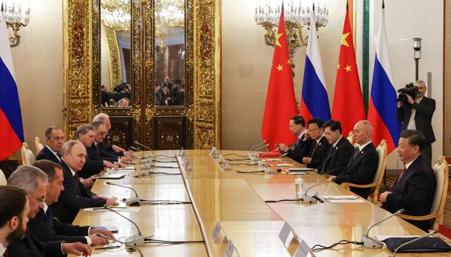 21일 러시아 모스크바 크렘린궁에서 시진핑 중국 국가주석과 블라디미르 푸틴 러시아 대통령이 정상회담을 하고 있다. 타스 연합뉴스