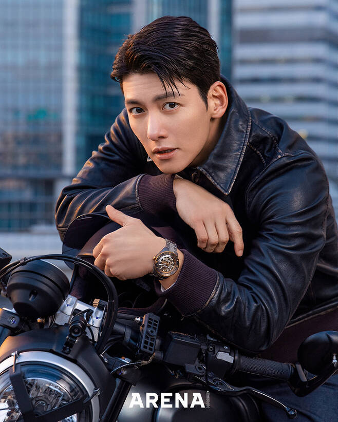 = Actor Ji Chang-wook released the pictorial on the 21st.Ji Chang-wook in the picture sat on the bike in the downtown where the sunset fell and took a photogenic look and pose.Ji Chang-wook, who has been loved not only in Korea but also throughout Asia, boasted his unique charisma with his usual hobby bike, a photographer said.On the other hand, Ji Chang-wook played Police park jun-mo in Disney + Original Korean drama The Worst Evil to be released in the second half of this year.The detective park jun-mo, who has been infiltrated into the organization for drug investigation in Korea, China and Japan, is planning to cooperate with the boss of the emerging crime organization,