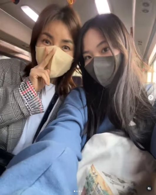 Actress Shin Ae-ra has enjoyed a date with her eldest daughter.On the 21st, Shin Ae-ra made a date with a big daughter who became a friend after puberty.Shin Ae-ra and her eldest daughter, who turned 19 this year, enjoyed a date after a long time.Shin Ae-ra added, A mother needs a daughter and a daughter needs a mother. Thank you so much for coming to my mother and being a mothers daughter.Her husband Cha In-pyo and her second daughter joined her on a date with her eldest daughter and enjoyed a family date.Shin Ae-ra, a cozy Shin Ae-ra, was also followed by entertainers reactions. One said, Its so big! And Hong Hyun-hee said, Congratulations, my sister.Jang Young-Ran said that she looks happy, and Sim Jin-hwa left a heart emoticon.Shin Ae-ra married Cha In-pyo in 1995. She has one son and two daughters, both of whom were adopted. The adopted eldest daughter was born in 2005 and the second daughter was born in 2008.Shin Ae-ra said, I like children a lot. I want to have a lot of children. I had to give birth and adopt. That was my dream. I had one child and I thought I should stop adopting.