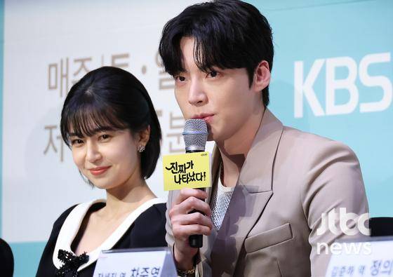 22일 오후 서울 구로구 라마다서울신도림호텔에서 KBS 2TV 주말 드라마 '진짜가 나타났나' 제작발표회가 열렸다. 한준서 연출과 배우 백진희, 안재현, 차주영, 정의제, 강부자, 홍요섭, 차화연, 김혜옥, 김창완이 참석했다. ? 박세완 엔터뉴스팀 기자 park.sewan@jtbc.co.kr (콘텐트비즈니스본부)