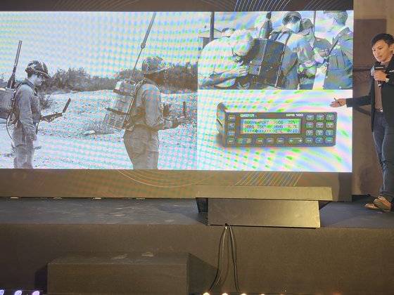 러너를 위한 스마트워치(포러너) 출시 20주년을 맞은 가민이 지난 17일 대만 타이베이에서 아시아 미디어 행사를 열고 신제품 2종(포러너 265, 965)을 선보였다. 스코픈 린 가민 아시아 마케팅·세일즈 부총괄이 가민의 역사에 대해 설명하고 있다. 타이베이=박해리 기자