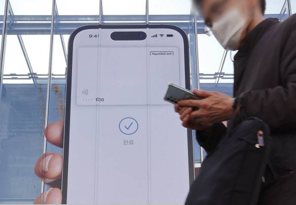 지난 21일 오전 애플과 현대카드가 애플페이 국내 서비스를 시작했다. 연합뉴스