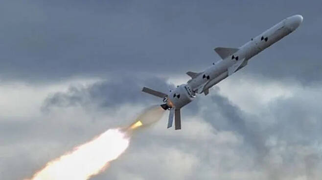 “하늘에서 순항미사일이”…러, 바흐무트 일대 공격 재개 / 사진=Kh-101의 모습.