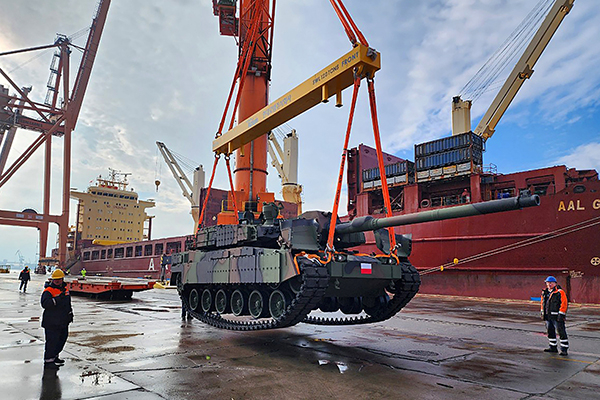 K2 tanks arrives at the port of Gdynia in Poland. [Photo provided by Hyundai Rotem]