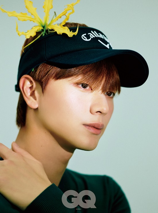 The group BtoB Yook Sungjae exuded a refreshing charm.On the 23rd, magazine GQ GOLF (Zikyu Golf) released its first golf picture with Yook Sungjae.Yook Sungjae has a distinctive naughty look as well as a serious mood, and it has a variety of charms.Especially, wearing a golf wear such as a pique shirt, golf shoes, anorak, ball cap and sun visor and taking a natural pose gave the staff an exclamation.Yook Sungjae is naturally immersed in the concept and once again proved the aspect of pictorial craftsman.On the other hand, Yook Sungjae will show various performances in various fields such as performing arts and acting as well as singer activity in 2023.Photos: Jikyu Golf