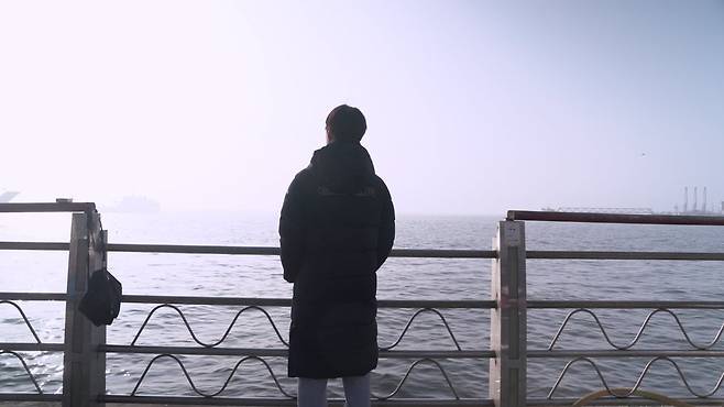 바다를 바라보는 임호균씨