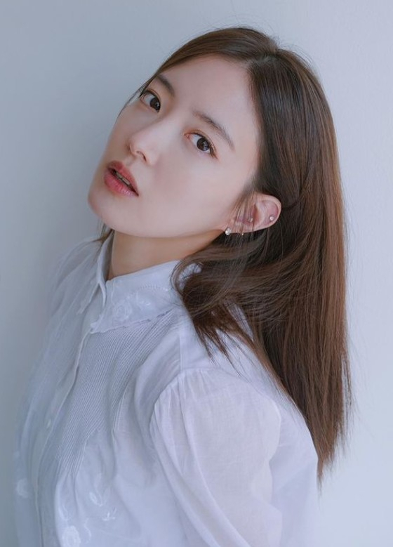 Lee Se-young posted four photos on his instagram on the 24th.Lee Se-young stared at the camera wearing a white shirt. Lee Se-young showed off his innocence reminiscent of First Love.The netizens responded to the question, Twinkling beauty, Tweet and innocent angel, I love you, I love you, White shirt Berry Good,  , Se-Youngs dazzling beauty.Meanwhile, Lee Se-young has confirmed the casting in MBCs new gilt drama Yeolnyeo Parks Contract Marriage (playwright Go Nam-jung, director Park Sang Hoon, production green snake media) to be broadcasted in 2023.Yeolnyeo Parks Contract Marriage is a drama about the 19th century desire Confucian girl Park Yeon-woo (Lee Se-young) who went beyond death and arrived in Korea in 2023, and the golden Contract marriage story of kang tae-ha,