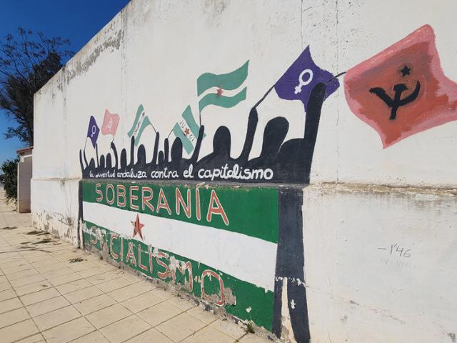 스페인 남부 안달루시아 자치지역 세비야주에 속한 작은 도시 마리날레다시의 거리에서는 사회주의를 옹호하는 문구와 그림을 쉽게 찾을 수 있다. 마리날레다(스페인)=신은별 특파원